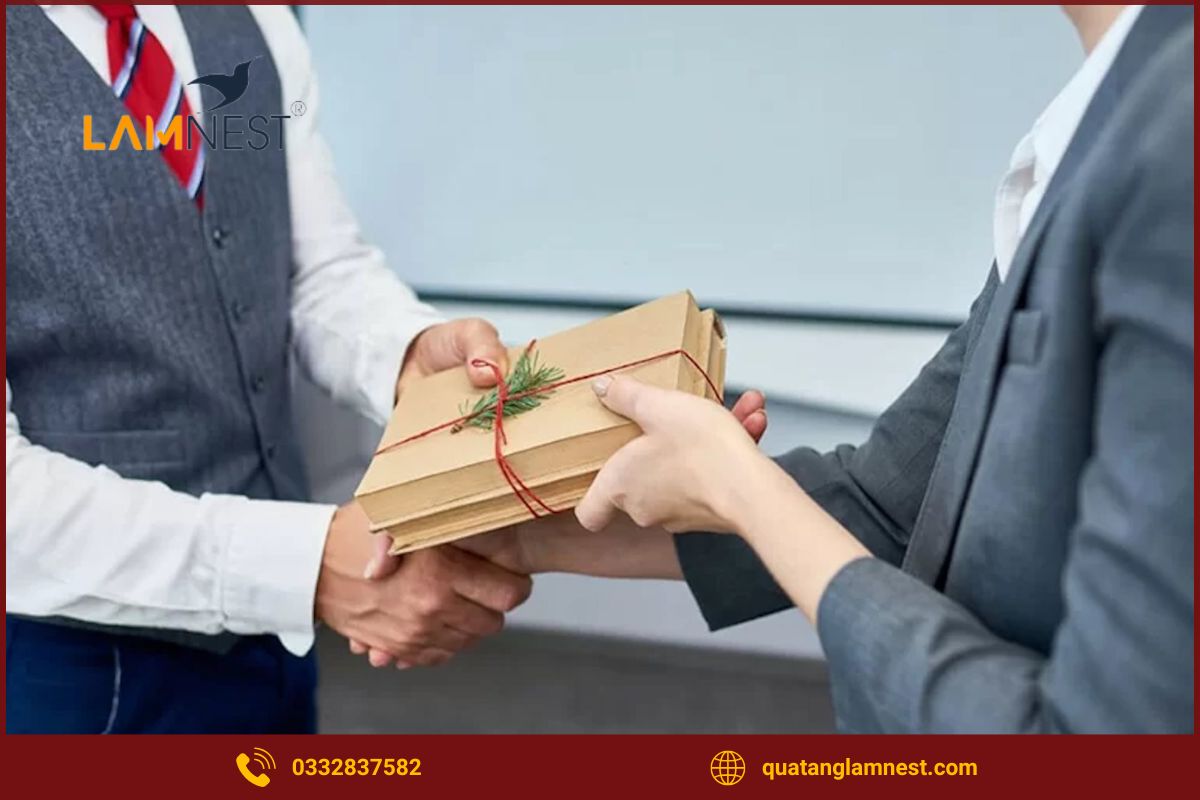 Vì sao quà tặng chào đón nhân viên mới lại quan trọng?